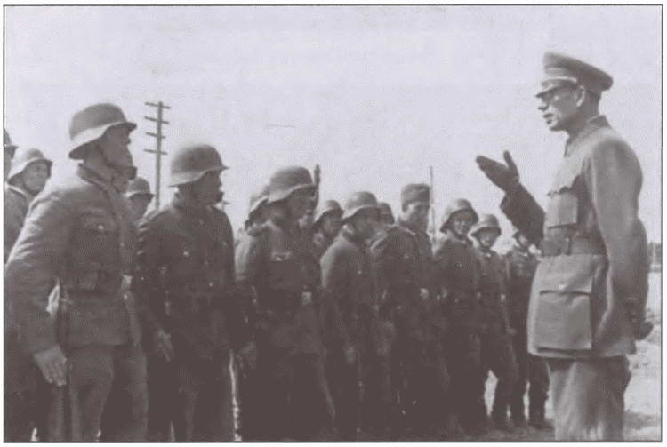 Иллюстрация к книге — Иуды в погонах [i_007.jpg]