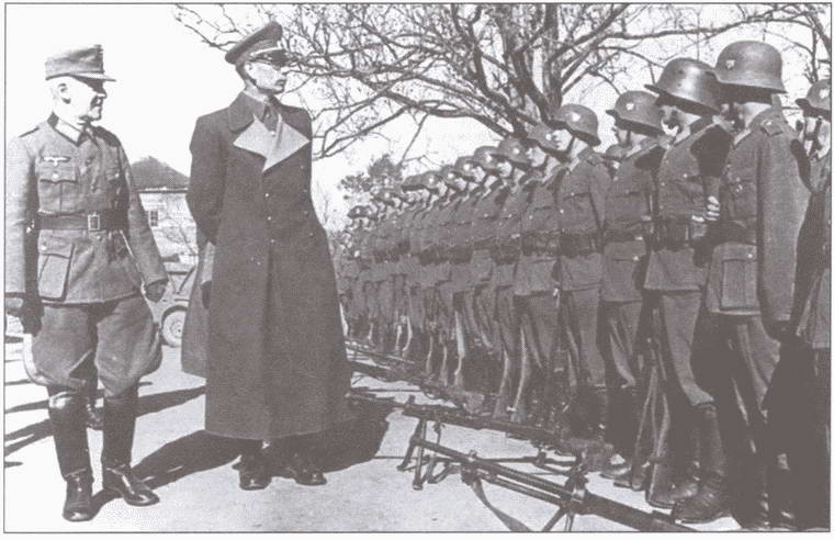 Иллюстрация к книге — Предатели и палачи [i_007.jpg]