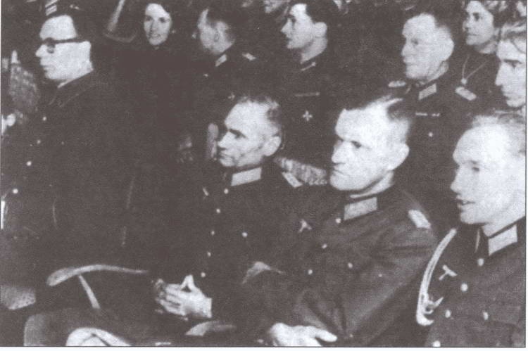 Иллюстрация к книге — Предатели и палачи [i_016.jpg]