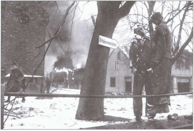 Иллюстрация к книге — Предатели и палачи [i_021.jpg]