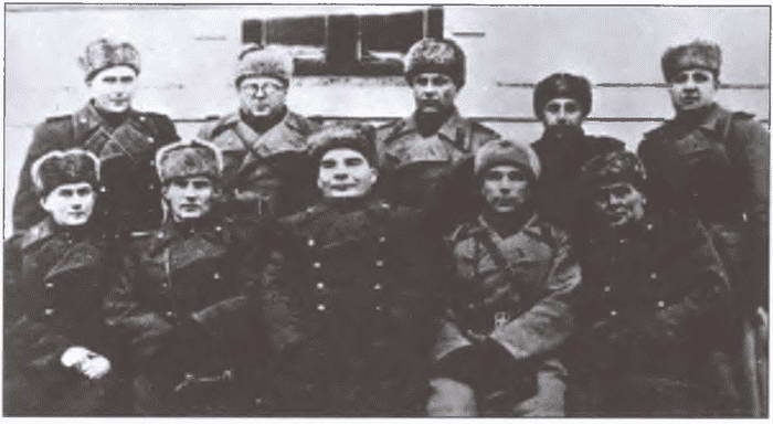 Иллюстрация к книге — Расстрелять перед строем [i_004.jpg]