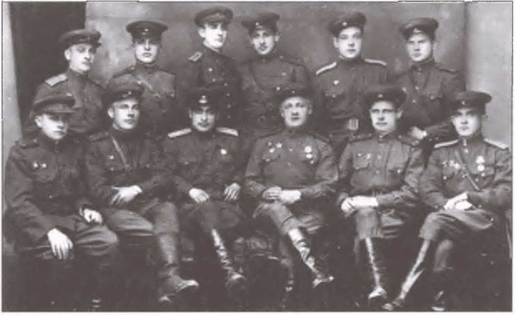 Иллюстрация к книге — Расстрелять перед строем [i_007.jpg]