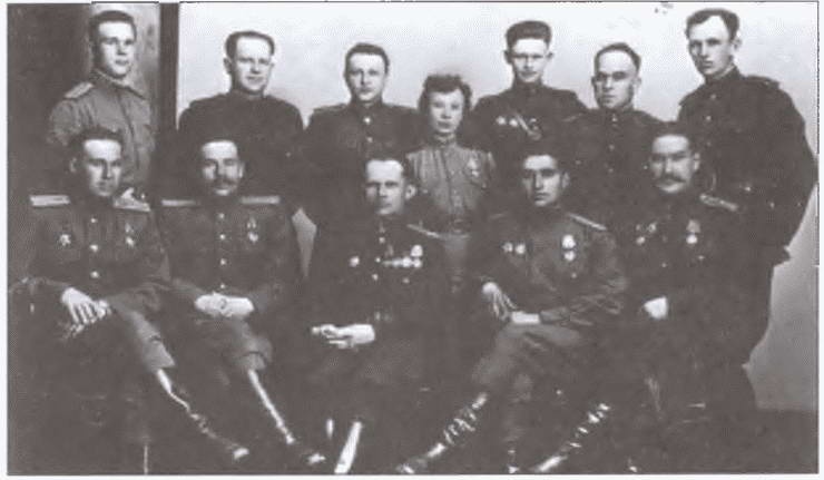 Иллюстрация к книге — Расстрелять перед строем [i_008.jpg]