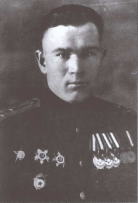 Иллюстрация к книге — Расстрелять перед строем [i_010.jpg]