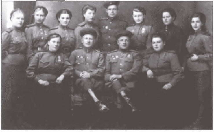 Иллюстрация к книге — Расстрелять перед строем [i_012.jpg]