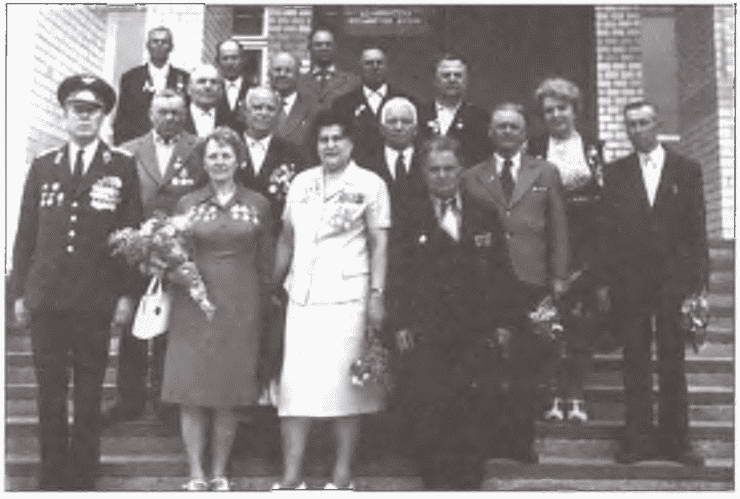 Иллюстрация к книге — Расстрелять перед строем [i_014.jpg]