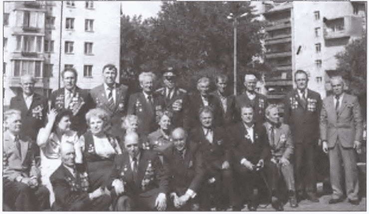 Иллюстрация к книге — Расстрелять перед строем [i_017.jpg]