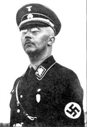 Иллюстрация к книге — Накануне 1941 года. Гитлер идет на Россию [i_017.jpg]