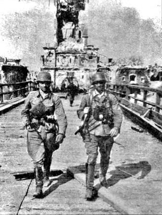 Иллюстрация к книге — Накануне 1941 года. Гитлер идет на Россию [i_031.jpg]