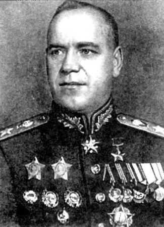 Иллюстрация к книге — Накануне 1941 года. Гитлер идет на Россию [i_036.jpg]