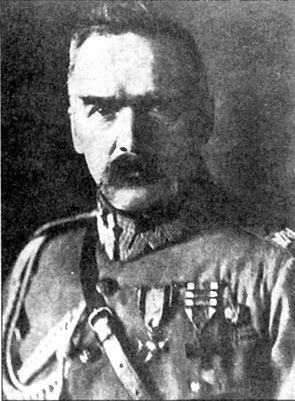 Иллюстрация к книге — Накануне 1941 года. Гитлер идет на Россию [i_041.jpg]