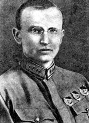 Иллюстрация к книге — Накануне 1941 года. Гитлер идет на Россию [i_043.jpg]