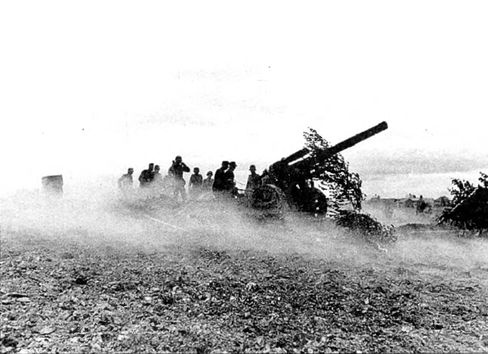 Иллюстрация к книге — Накануне 1941 года. Гитлер идет на Россию [i_048.jpg]