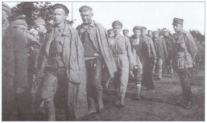 Иллюстрация к книге — Плен. Жизнь и смерть в немецких лагерях [i_002.jpg]