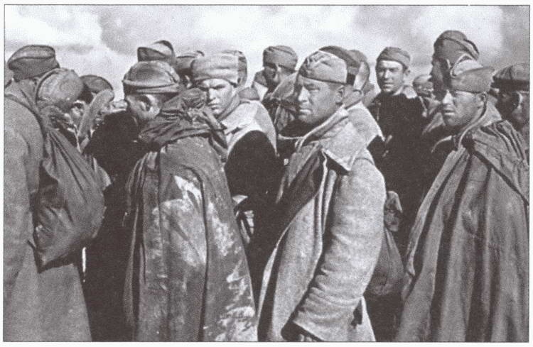 Иллюстрация к книге — Плен. Жизнь и смерть в немецких лагерях [i_012.jpg]