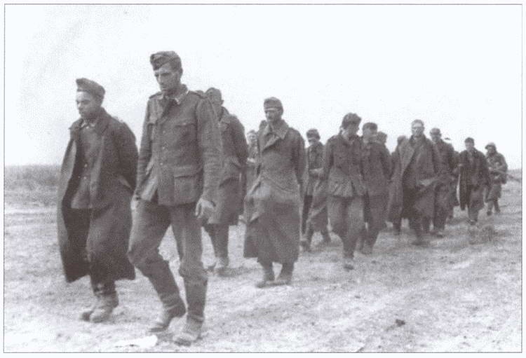 Иллюстрация к книге — Плен. Жизнь и смерть в немецких лагерях [i_016.jpg]