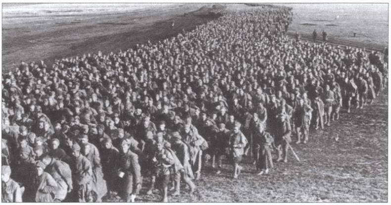 Иллюстрация к книге — Плен. Жизнь и смерть в немецких лагерях [i_023.jpg]