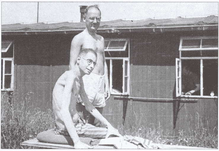 Иллюстрация к книге — Плен. Жизнь и смерть в немецких лагерях [i_028.jpg]