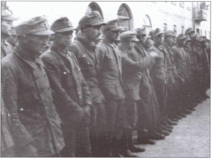 Иллюстрация к книге — Плен. Жизнь и смерть в немецких лагерях [i_029.jpg]