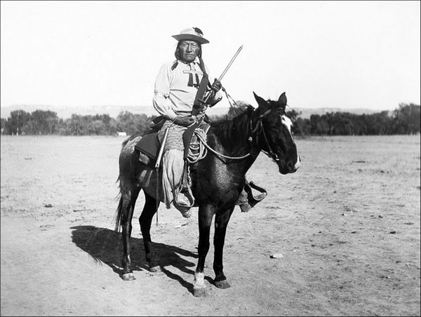 Иллюстрация к книге — Завоевание Дикого Запада. «Хороший индеец – мертвый индеец» [i_085.jpg]