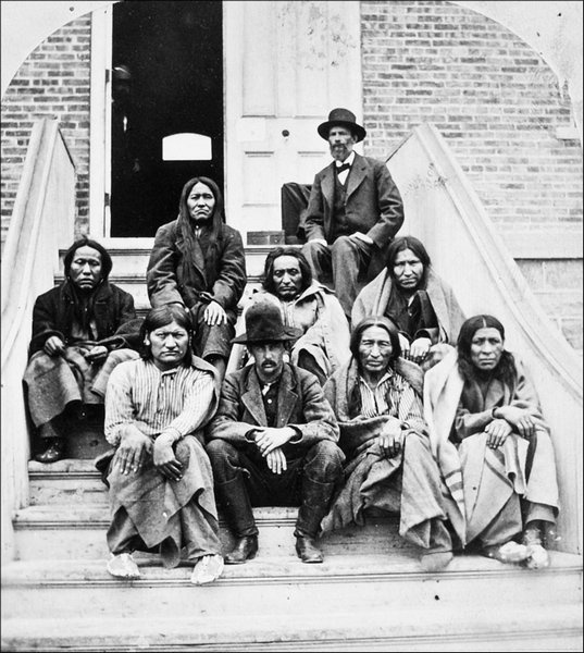 Иллюстрация к книге — Завоевание Дикого Запада. «Хороший индеец – мертвый индеец» [i_240.jpg]