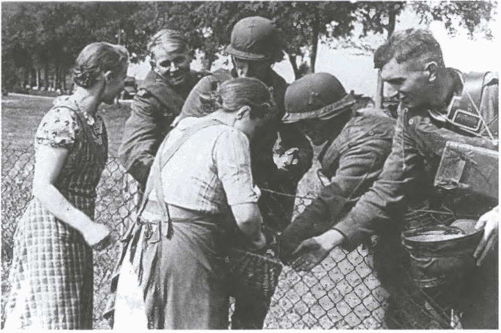 Иллюстрация к книге — «Советские немцы» и другие фольксдойче в войсках СС [i_011.jpg]