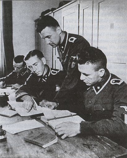 Иллюстрация к книге — 38-я гренадерская дивизия СС «Нибелунги» [i_032.jpg]