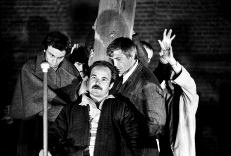 Иллюстрация к книге — Театр абсурда. Во что превратили Россию [i_012.jpg]