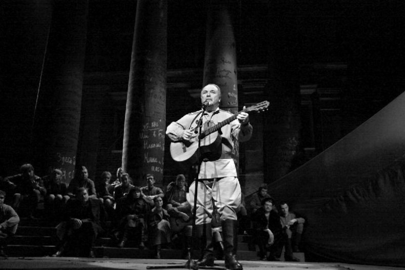 Иллюстрация к книге — Театр абсурда. Во что превратили Россию [i_014.jpg]