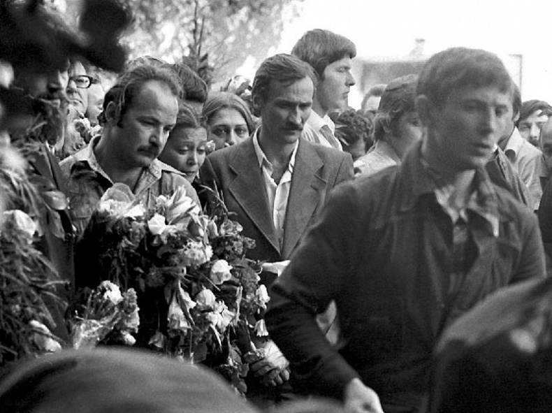 Иллюстрация к книге — Театр абсурда. Во что превратили Россию [i_021.jpg]