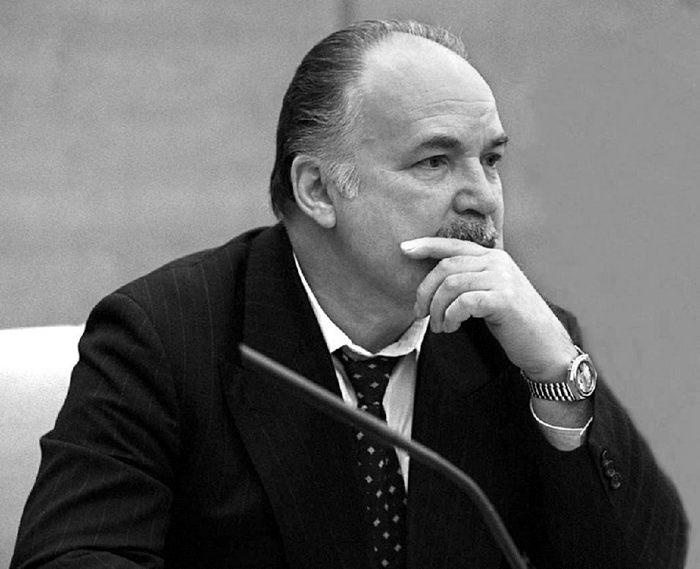 Иллюстрация к книге — Театр абсурда. Во что превратили Россию [i_034.jpg]