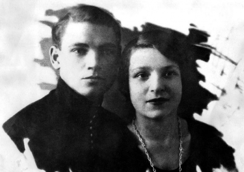 Иллюстрация к книге — Театр абсурда. Во что превратили Россию [i_035.jpg]