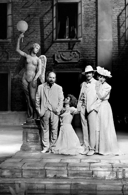 Иллюстрация к книге — Театр абсурда. Во что превратили Россию [i_051.jpg]