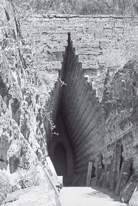 Иллюстрация к книге — Первое чудо света. Как и для чего были построены египетские пирамиды [i_063.jpg]