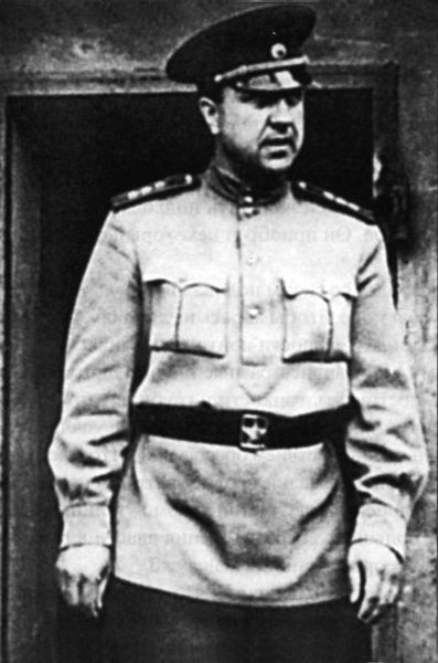 Иллюстрация к книге — СМЕРШ в тылу врага. Зафронтовая работа военной контрразведки [i_001.jpg]