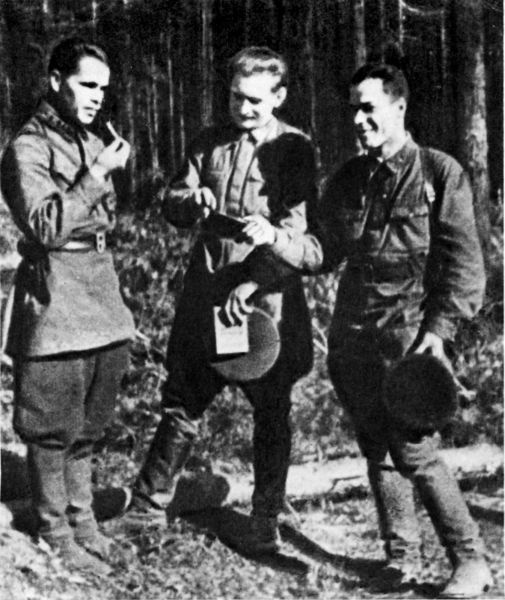 Иллюстрация к книге — СМЕРШ в тылу врага. Зафронтовая работа военной контрразведки [i_005.jpg]