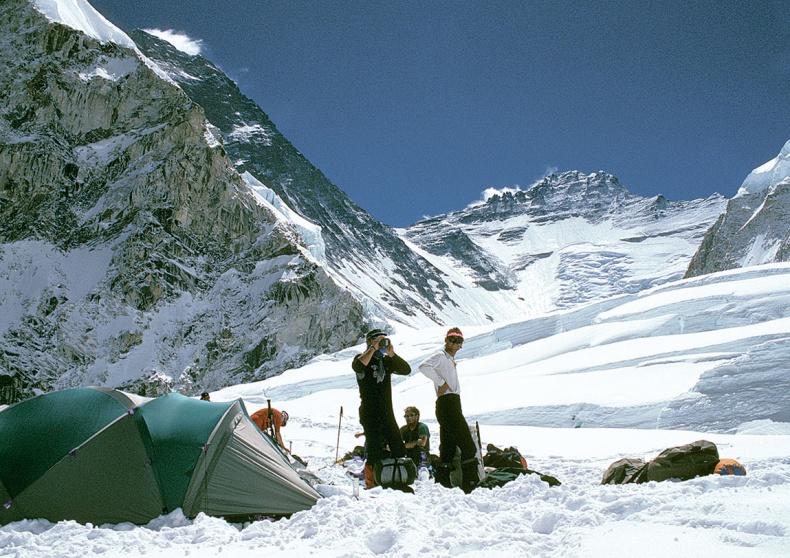 Иллюстрация к книге — Эверест. Смертельное восхождение [i_011.jpg]