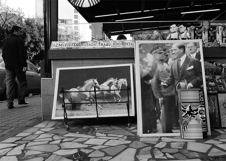 Иллюстрация к книге — Убийца из города абрикосов. Незнакомая Турция - о чем молчат путеводители [i_007.jpg]