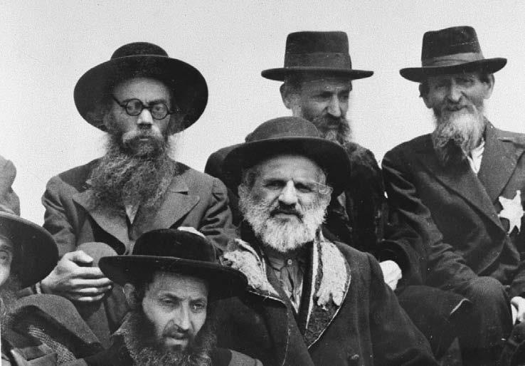 Иллюстрация к книге — Свитки из пепла [i_096.jpg]