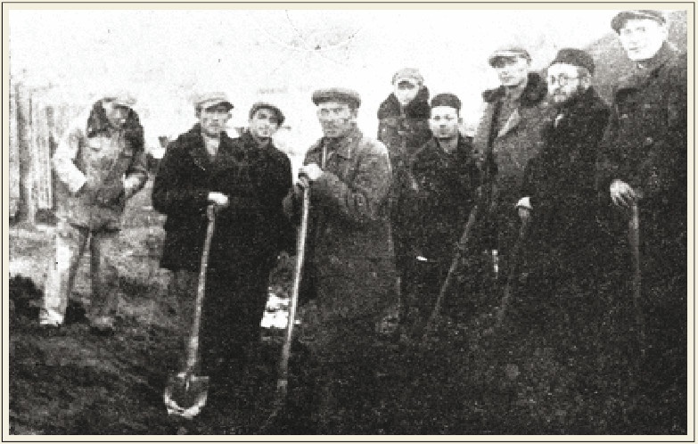 Иллюстрация к книге — Свитки из пепла [i_121.jpg]