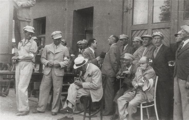 Иллюстрация к книге — Свитки из пепла [i_136.jpg]