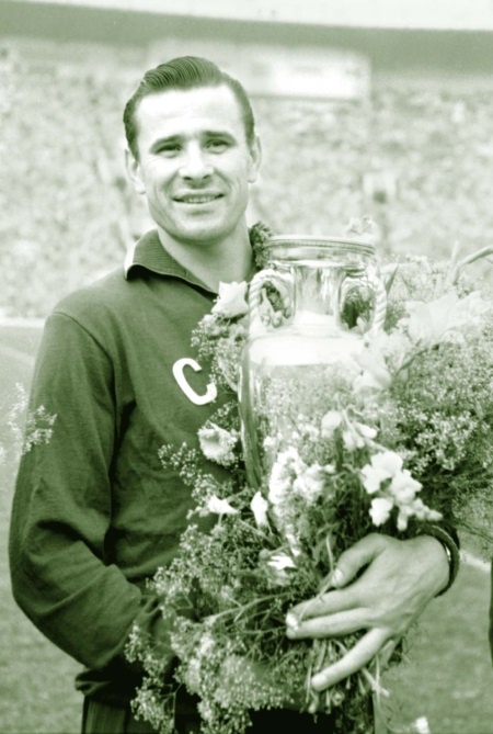 Иллюстрация к книге — Лев Яшин. Легендарный вратарь [i_003.jpg]