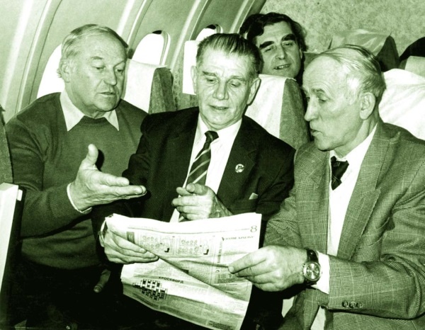 Иллюстрация к книге — Лев Яшин. Легендарный вратарь [i_013.jpg]