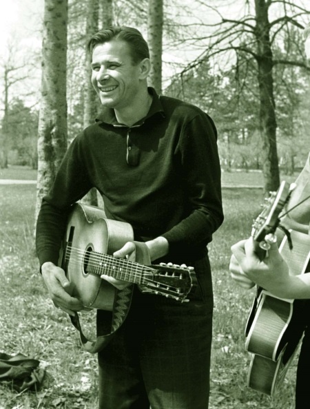 Иллюстрация к книге — Лев Яшин. Легендарный вратарь [i_029.jpg]