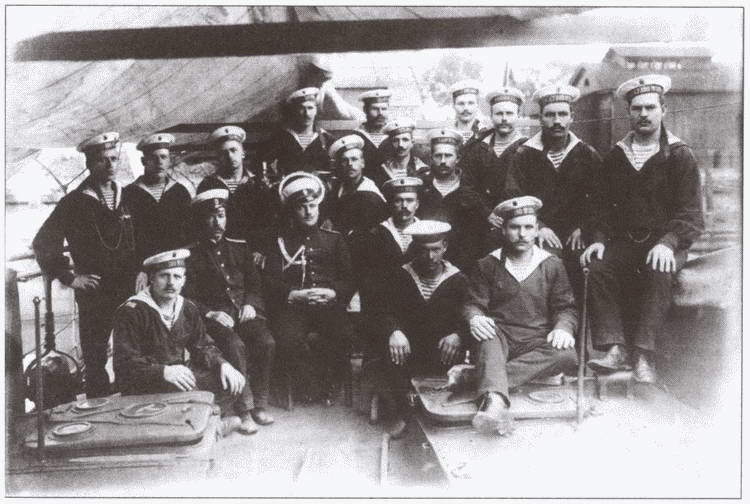 Иллюстрация к книге — Слава и трагедия балтийского линкора [i_018.jpg]