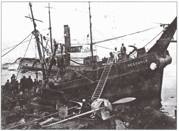 Иллюстрация к книге — Слава и трагедия балтийского линкора [i_024.jpg]