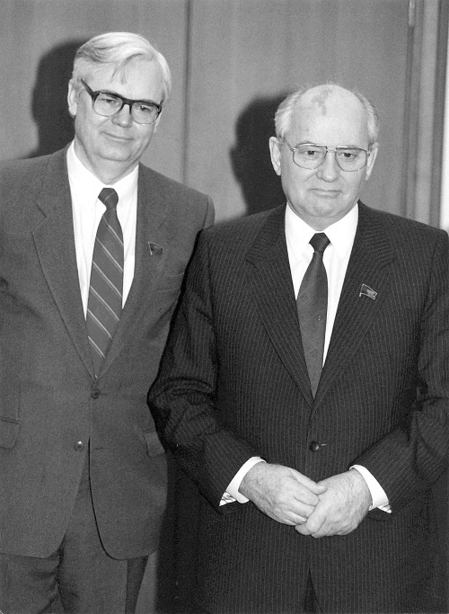 Иллюстрация к книге — Как я был телевизионным камикадзе [i_001.jpg]