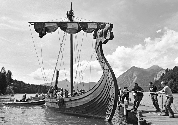 Иллюстрация к книге — Викинги. Буря за кадром [i_002.jpg]