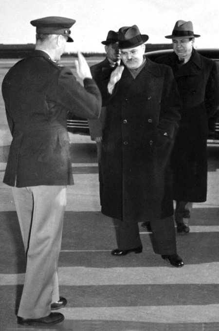 Иллюстрация к книге — Сергей Круглов. Два десятилетия в руководстве органов госбезопасности и внутренних дел СССР [i_030.jpg]