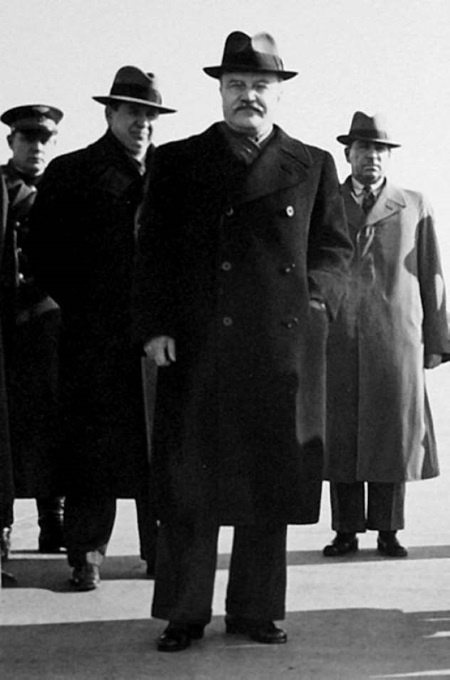 Иллюстрация к книге — Сергей Круглов. Два десятилетия в руководстве органов госбезопасности и внутренних дел СССР [i_031.jpg]